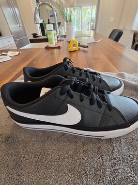 Nike Men’s Black Sneakers with White Swoosh
